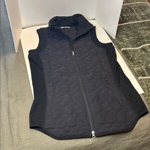 Women's North Face long, Black Quilted Vest ❤️